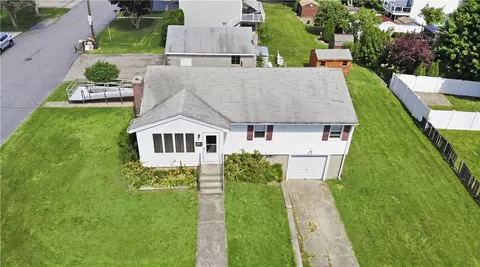 28 City View Pkwy, Johnston, RI 02919