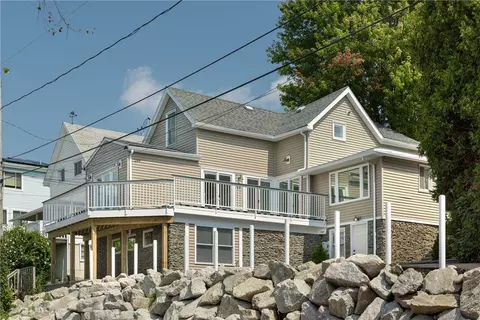 286 Riverside Dr, Tiverton, RI 02878