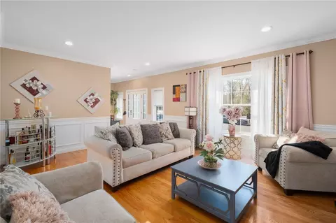 14 Dover Ave, Lincoln, RI 02865