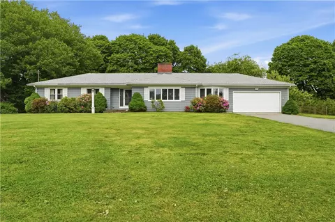8 Wabasso Ter, Middletown, RI 02842