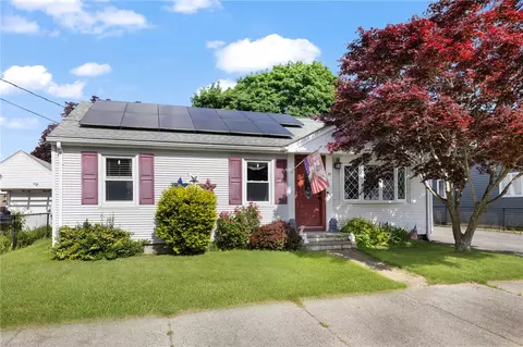 22 Mayfield St, Pawtucket, RI 02861
