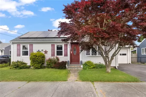 22 Mayfield St, Pawtucket, RI 02861