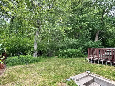 4 Wicks Ct, Warwick, RI 02886 photo 2