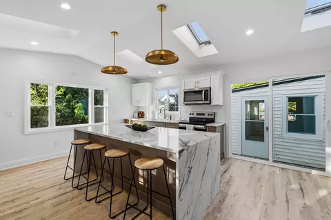 9 San Juan Dr, Bristol, RI 02809