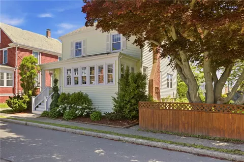 138 Gibbs Ave, Newport, RI 02840