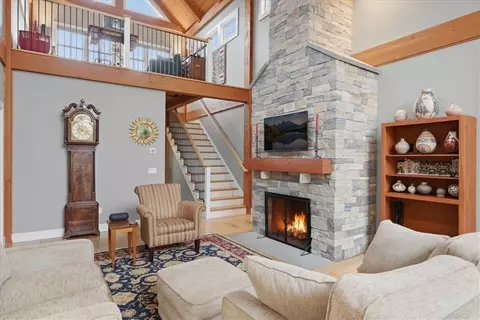 Living - 18 Fallon Trl, Westerly, RI 02891 photo 2 of 4
