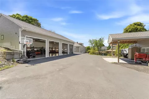 19 Curry Rd, Cranston, RI 02920