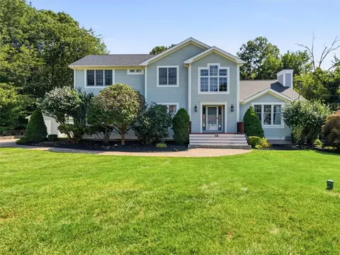 48 Hummingbird Ln, Swansea, MA 02777