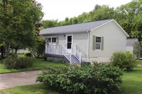 48 Songbird Ln, Tiverton, RI 02878