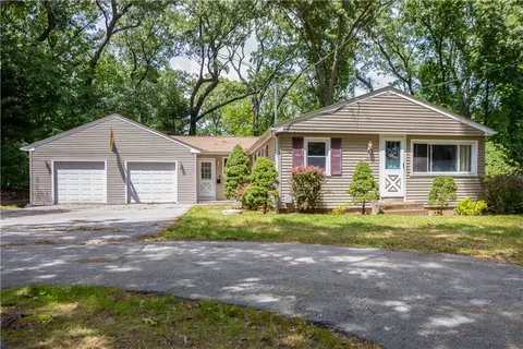 55 Marshall Ave, Warwick, RI 02886