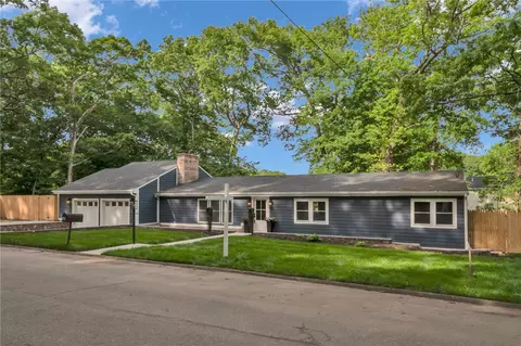 115 Hill Top Dr, Johnston, RI 02919