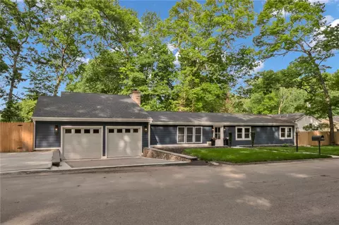 115 Hill Top Dr, Johnston, RI 02919