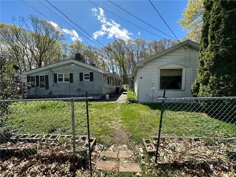 8 Buona Vista Ave, Johnston, RI 02919