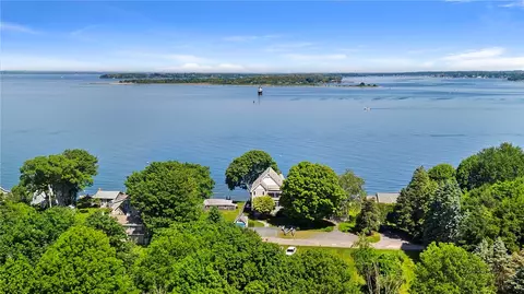 74 Therien Rd, Portsmouth, RI 02871