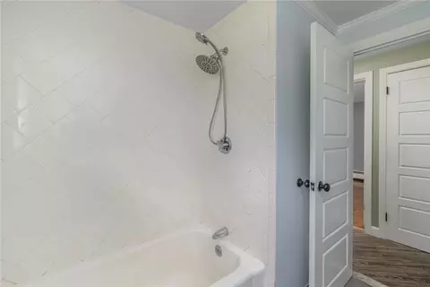 Bath - 145 Crane St, Warwick, RI 02889 photo 3 of 3