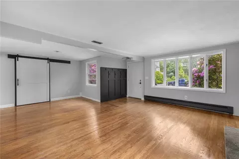 Living - 145 Crane St, Warwick, RI 02889 photo 3 of 4