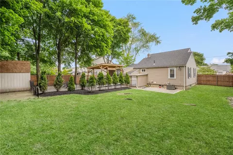 Exterior - 143 Endicott Dr, Warwick, RI 02886 photo 10 of 14