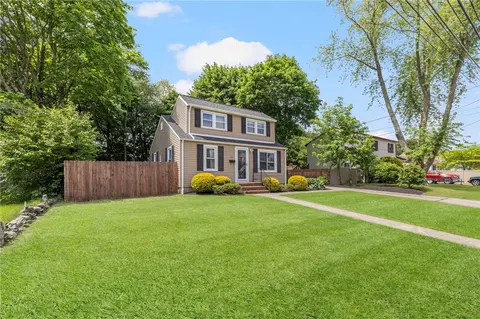 143 Endicott Dr, Warwick, RI 02886