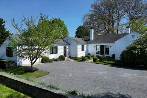 18 Ledge Rd, Newport, RI 02840