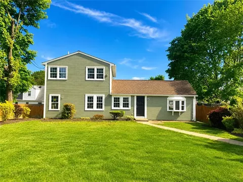 52 Pleasant View Rd, Warwick, RI 02888