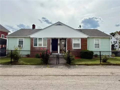 3 Clover St, Pawtucket, RI 02860