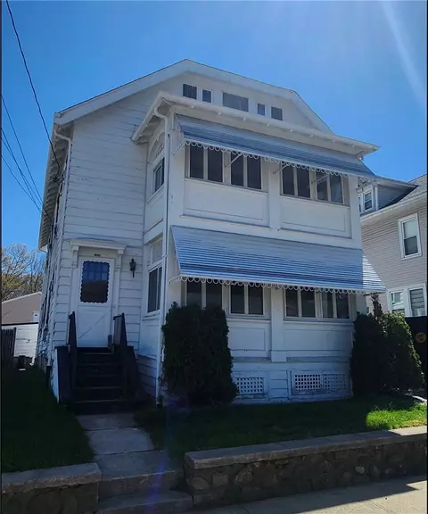 688 Providence St, Woonsocket, RI 02895