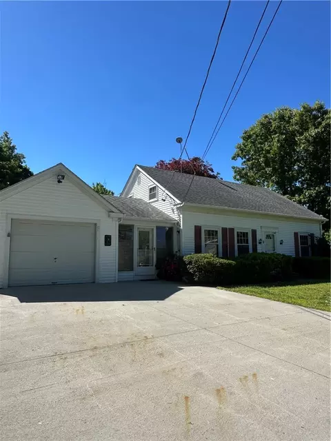 6 Church St, Greenville, RI 02828