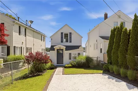 67 Cedar Ave, Portsmouth, RI 02871