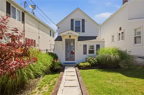 67 Cedar Ave, Portsmouth, RI 02871