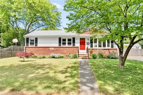71 Plymouth St, Cranston, RI 02920