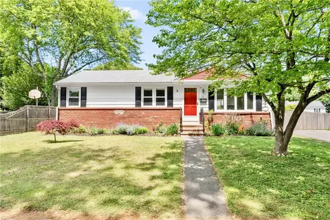 71 Plymouth St, Cranston, RI 02920