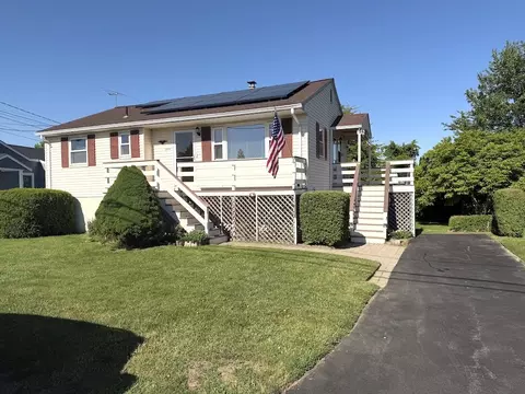 15 Casey Dr, Middletown, RI 02842