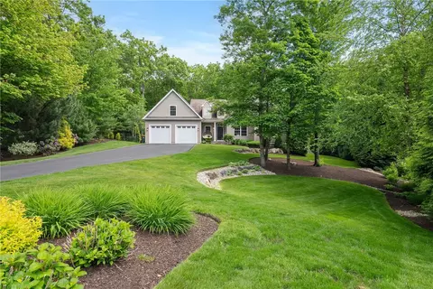 23 Crest Cir, Smithfield, RI 02917