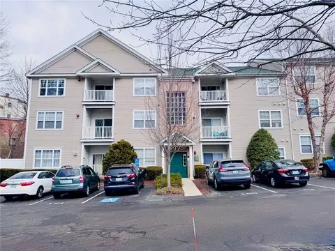 88 Mill St #104, Woonsocket, RI 02895