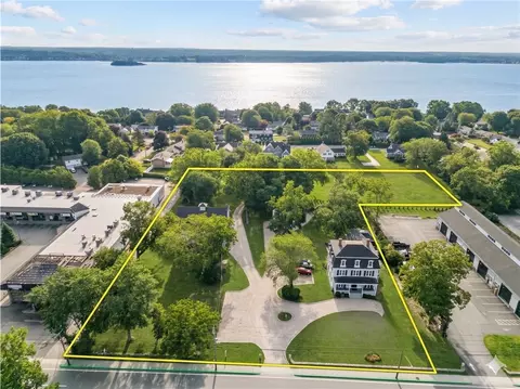 2967 E Main Rd, Portsmouth, RI 02871