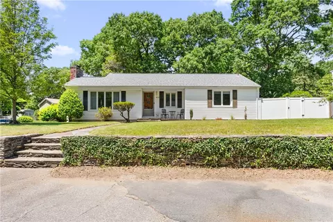417 Squantum Dr, Warwick, RI 02888
