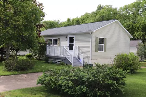 48 Songbird Ln, Tiverton, RI 02878