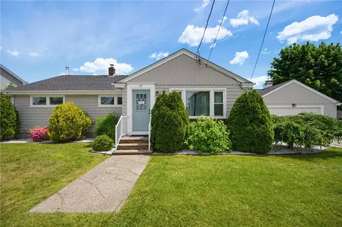 377 Kenyon Ave, Pawtucket, RI 02861