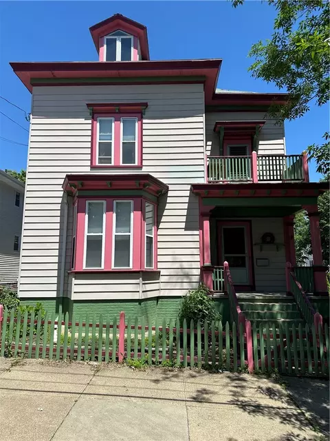 35 Dover St, Providence, RI 02908