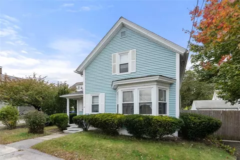 14 North St, Riverside, RI 02915