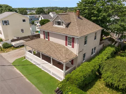 60 Cottage Ave, Portsmouth, RI 02871