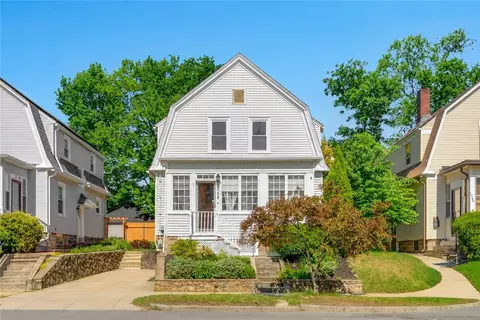 1058 Narragansett Blvd, Cranston, RI 02905