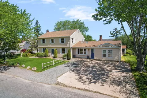 37 Newport Ave, Narragansett, RI 02882