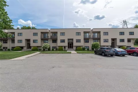 196 Old River Rd #3B EAST, Lincoln, RI 02865