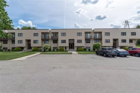 196 Old River Rd #3B EAST, Lincoln, RI 02865