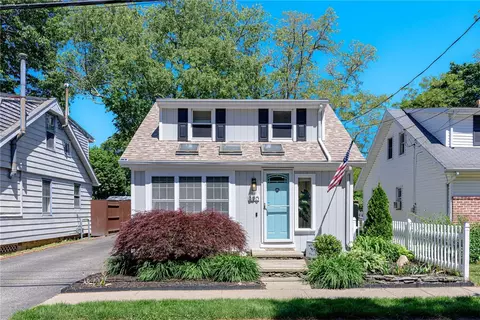 390 Nausauket Rd, Warwick, RI 02886