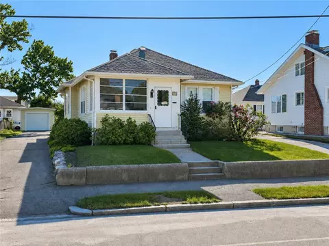 484 Daggett Ave, Pawtucket, RI 02861