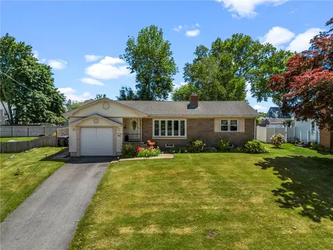 105 Walmer Ave, East Providence, RI 02914