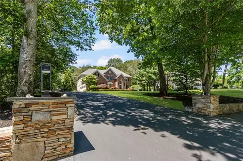 19 Cassandra Ln, North Kingstown, RI 02852