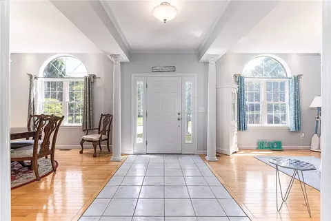 Entry Way - 2 Evergreen Ln, Westerly, RI 02891 photo 1 of 1